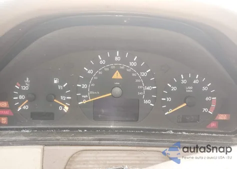 2001 Mercedes-Benz E 320 z USA, uszkodzony, nr VIN WDBJF65J31B215139